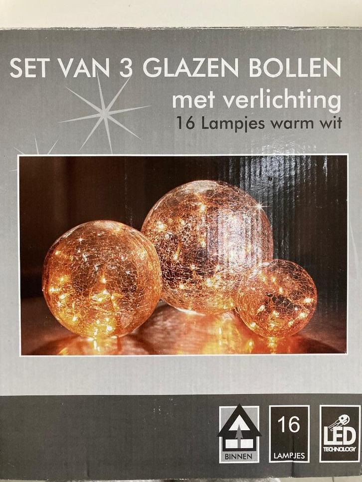 Glazenbollen met verlichting, Diversen, Kerst, Zo goed als nieuw, Ophalen of Verzenden