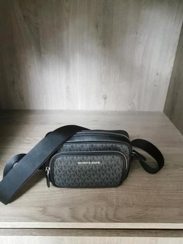  Michael Kors Camera Bag Pouch Unisex – Zo Goed Als Nieuw.  beschikbaar voor biedingen