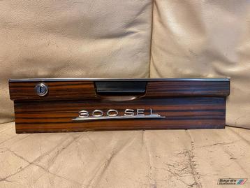 Mercedes W108 W109 dashboardkastje klep 300 SEL  3.5 oldtime beschikbaar voor biedingen