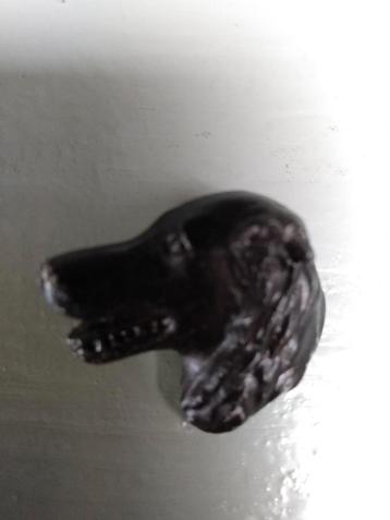 Broche hond  beschikbaar voor biedingen