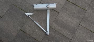 Yale deurdranger  beschikbaar voor biedingen