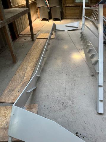 Metalen 3/4 trap boven en onderaan, Ophalen, Zo goed als nieuw, Trap