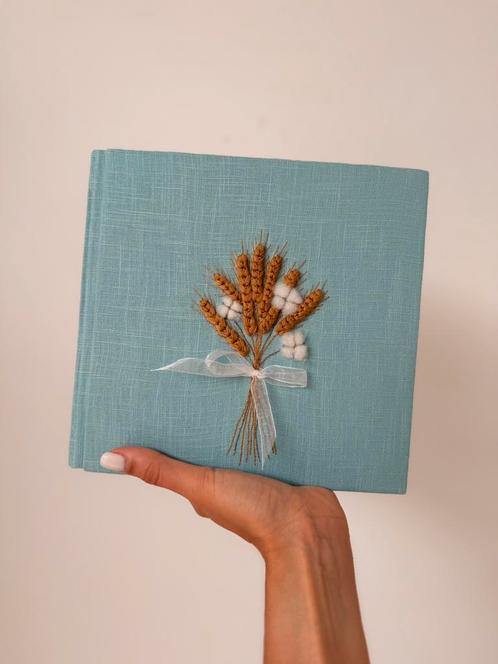 Handmade linen photoalbum woth embroidery, Hobby en Vrije tijd, Borduren en Borduurmachines, Nieuw, Borduurgaren of Zijde, Handborduren