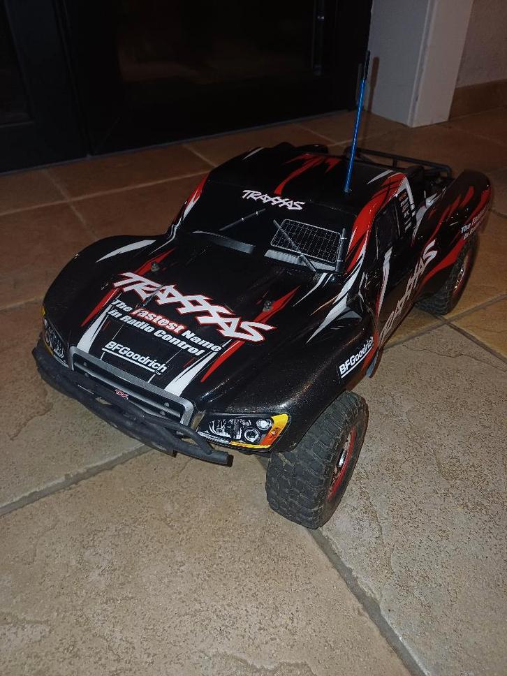 Traxxas Slash 2WD, Hobby en Vrije tijd, Modelbouw | Radiografisch | Auto's, Zo goed als nieuw, Auto offroad, Elektro, Schaal 1:10