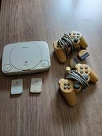 Playstation 1 + 2 controllers + 2 memory cards, Games en Spelcomputers, Spelcomputers | Sony PlayStation 1, Ophalen of Verzenden