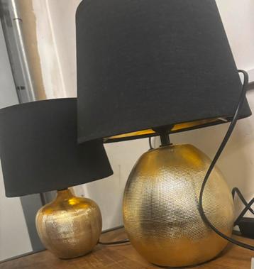 Setje goudkleurige tafellampen met lamp beschikbaar voor biedingen