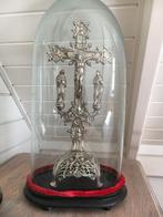 OUD KRUISBEELD ONDER ORIGINELE GLAZEN STOLP, Antiek en Kunst, Ophalen