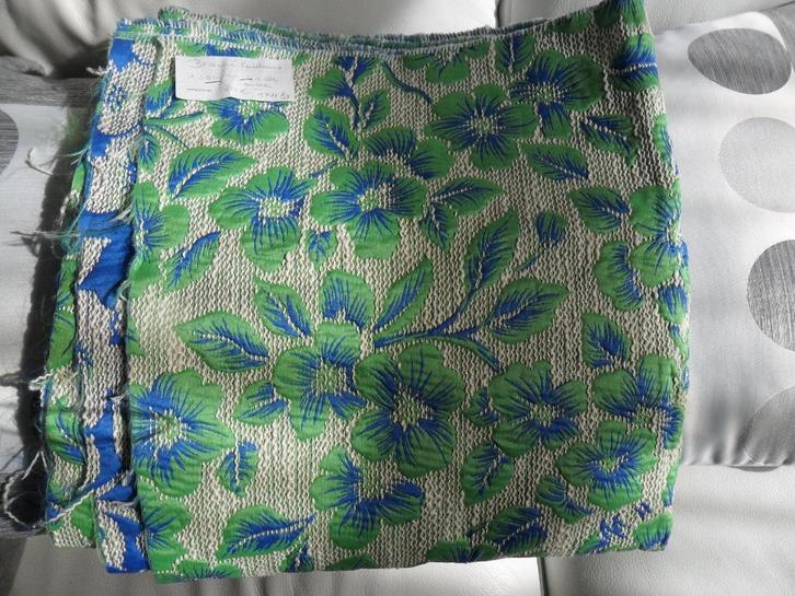 Tissu Broché Gratacos neuf 1,30m en 1,40 de larg, Hobby & Loisirs créatifs, Tissus & Chiffons, Neuf, Enlèvement ou Envoi