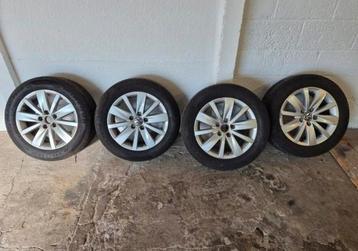 Volkswagen velgen met nieuwe banden  !  beschikbaar voor biedingen