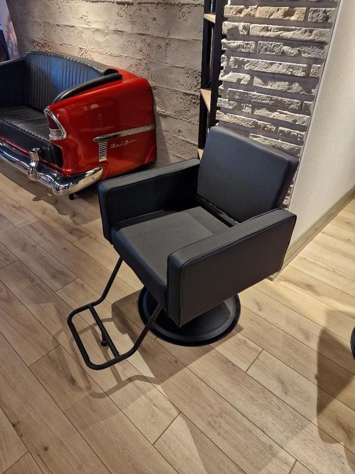 Knipstoel Black Edition kapsaloninrichting kappers stoel mua, Huis en Inrichting, Woonaccessoires | Overige, Nieuw, Ophalen of Verzenden