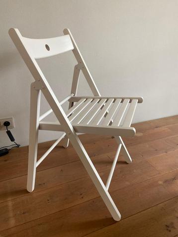 Inklapbare stoelen beschikbaar voor biedingen