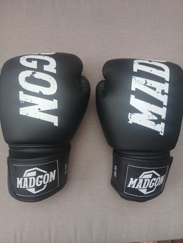Gants de boxe taille 12 OZ ( pour adolescent) beschikbaar voor biedingen
