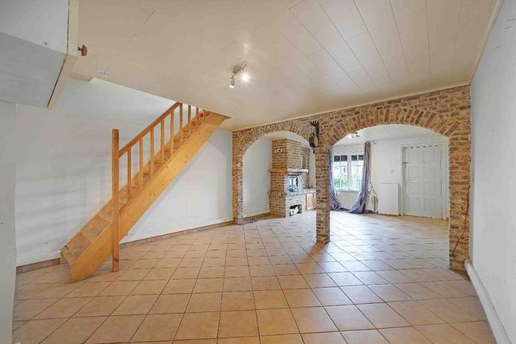 Maison de ville 2 chambres avec garage, Immo, Huizen en Appartementen te koop, Provincie Henegouwen, 200 tot 500 m², Tussenwoning