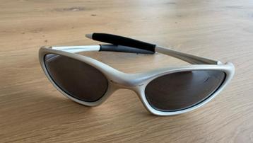 Oakley - vintage zonnebril beschikbaar voor biedingen