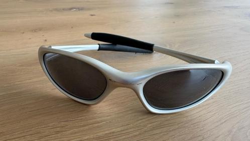 Oakley - vintage zonnebril, Handtassen en Accessoires, Zonnebrillen en Brillen | Heren, Gebruikt, Zonnebril, Oakley, Grijs, Ophalen of Verzenden