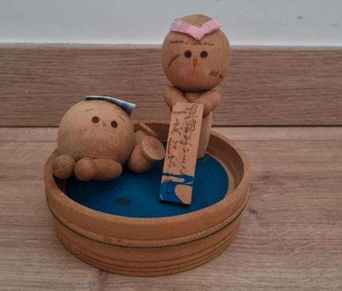 Joli couple Kokeshi dans le bain, Antiquités & Art, Art | Sculptures & Bois, Envoi
