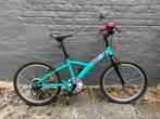 Vélo b-twin mistigirl bleu et rose 20" + casque bleu foncé, Fietsen en Brommers, Ophalen, Gebruikt, 16 tot 20 inch, Btwin - Décathlon