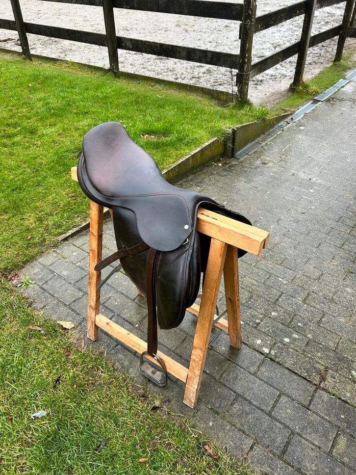 Zaldi springzadel bruin 17”, Dieren en Toebehoren, Paarden en Pony's | Zadels, Gebruikt, Springen, Ophalen