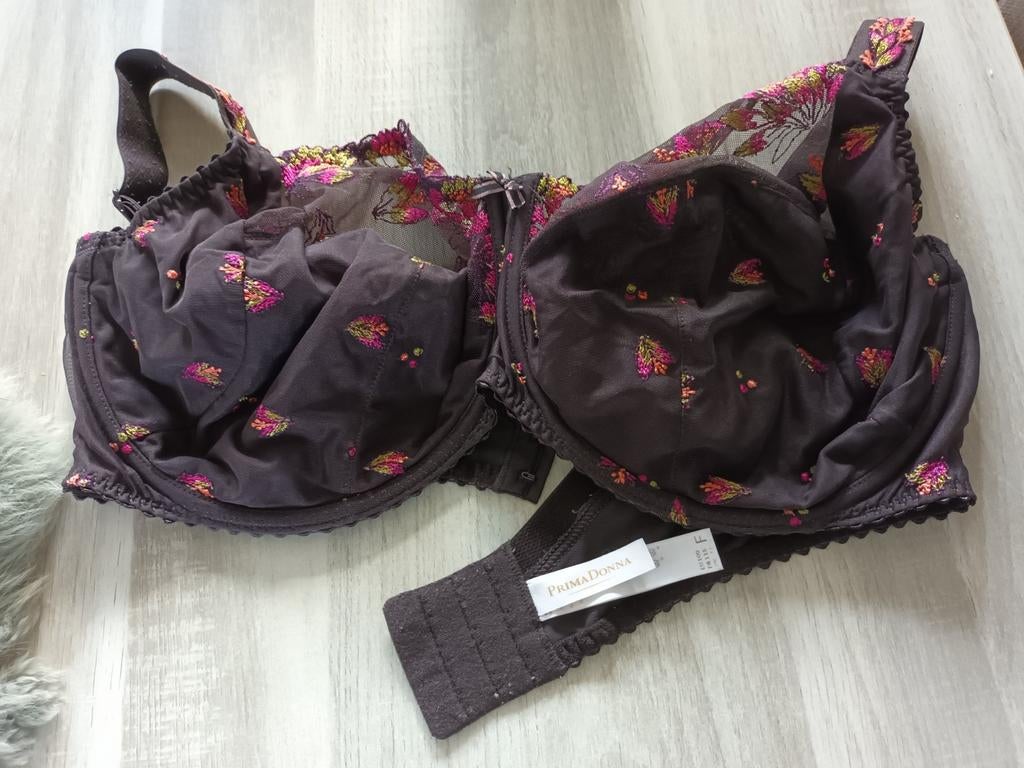 Bh prima donna, Enlèvement ou Envoi, Soutien-gorge