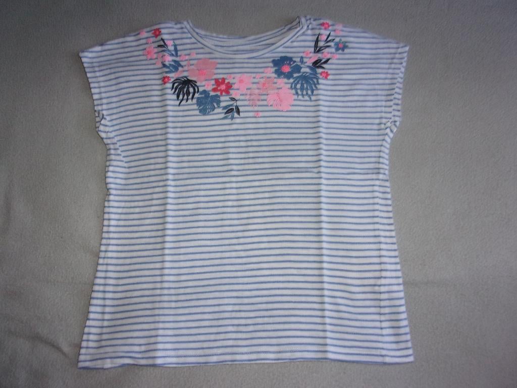 Mooi meisjes t - shirt. Maat 140, Kinderen en Baby's, Kinderkleding | Maat 140, Ophalen of Verzenden, Zo goed als nieuw, C&A, Meisje