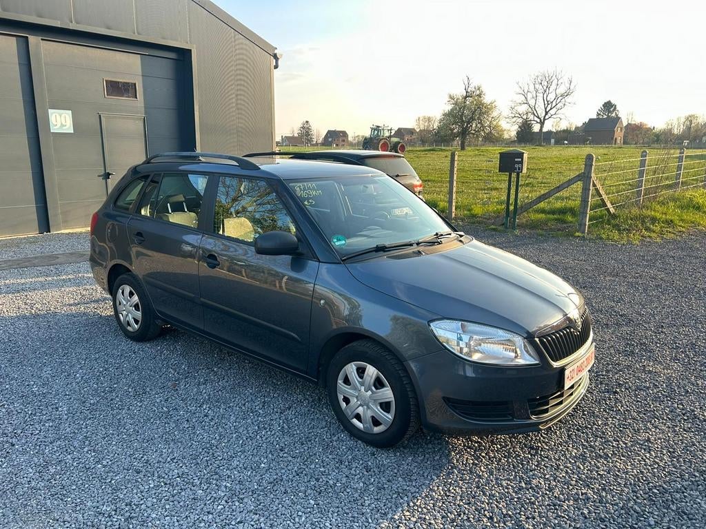 Skoda Fabia 1.2 TSI Essence Euro5 2011 CARNET COMPLET, Autos, Achat, Entreprise, Carnet d'entretien, Verrouillage central