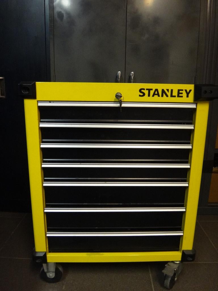 Servante avec outils, Enlèvement, Remplie, Utilisé