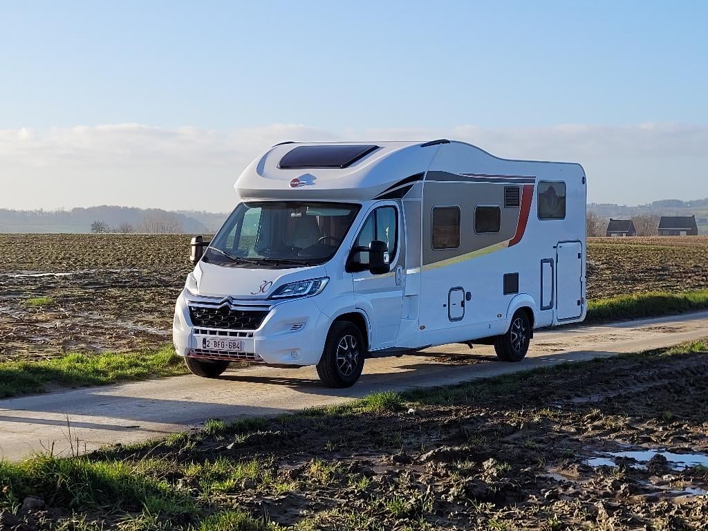 Beschrijving Bürstner Ixeo Time 726G 30edition, Buscamper of Camperbus, Fietsendrager, Douche, Bedrijf