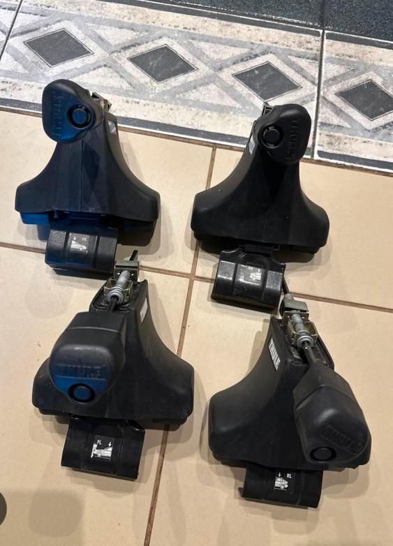 Pack de 4 pieds de barres de toit Thule 750 Rapid System, Autos : Divers, Porte-bagages, Comme neuf, Enlèvement