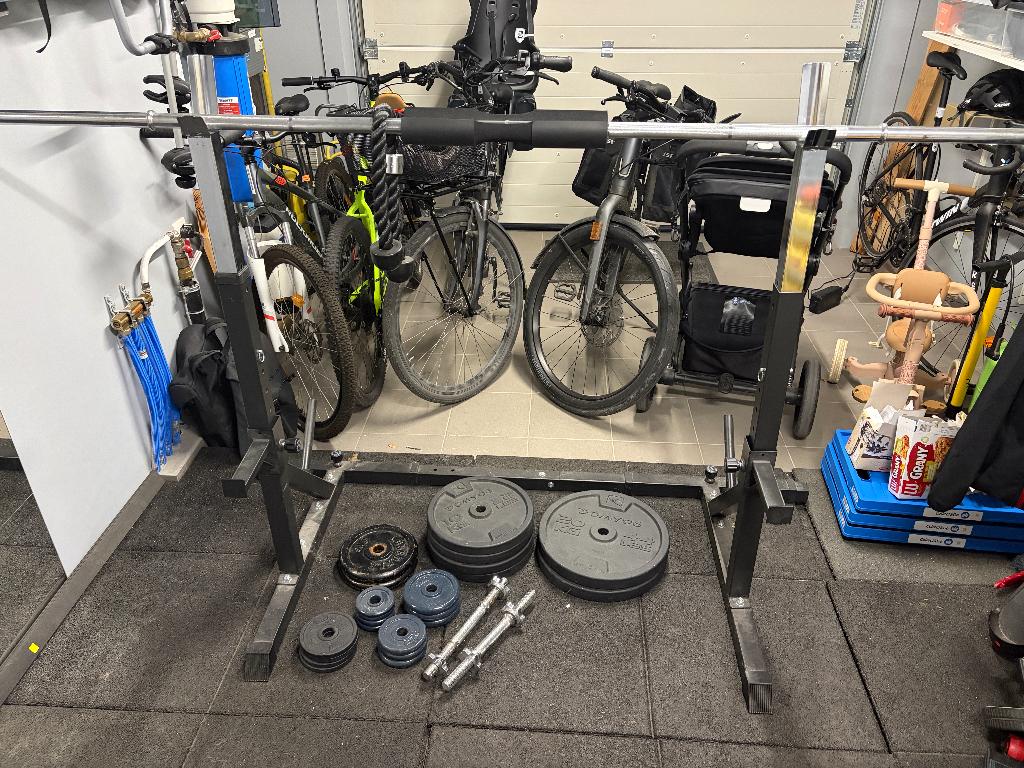 Homegym (toestel, bank en gewicht) + uitgebreide vloer, Sport en Fitness, Fitnessmaterialen, Ophalen, Gebruikt, Benen, Overige typen