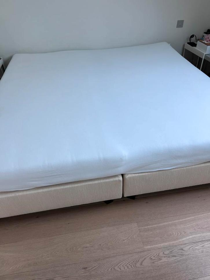 Sommier d'hôtel XL 200*210 avec de beaux matelas, Maison & Meubles, Chambre à coucher | Lits boxsprings, Comme neuf, Autres dimensions