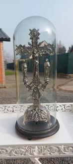 Kruis met stolp, Enlèvement