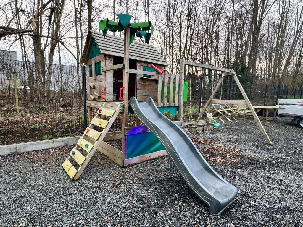Speelhuisje op palen met glijbaan 2 Schommelzitjes incl., Kinderen en Baby's, Speelgoed | Buiten | Speelhuisjes, Gebruikt, Hout
