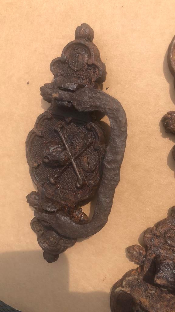 Victoriaans beslag, Ophalen