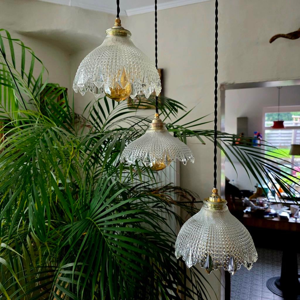 Set vintage Holophane glazen hanglampen., Huis en Inrichting, Lampen | Hanglampen, Glas, Ophalen of Verzenden