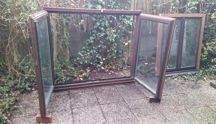 GRATIS meranti vensters HxB 136x154 en 130x113, Bricolage & Construction, Vitres, Châssis & Fenêtres, Utilisé, Fenêtre de façade ou Vitre