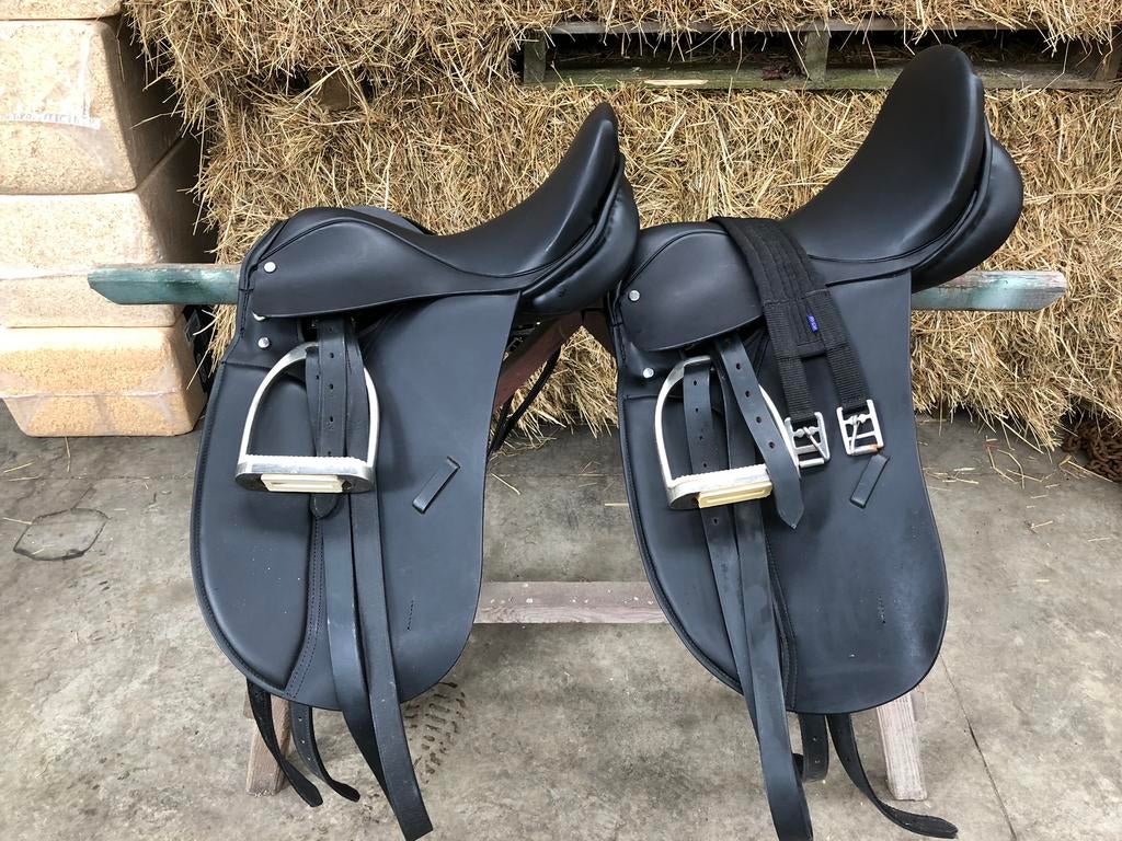 Nieuwe dressuurzadels, Dieren en Toebehoren, Paarden en Pony's | Zadels, Ophalen, Zo goed als nieuw, Dressuur