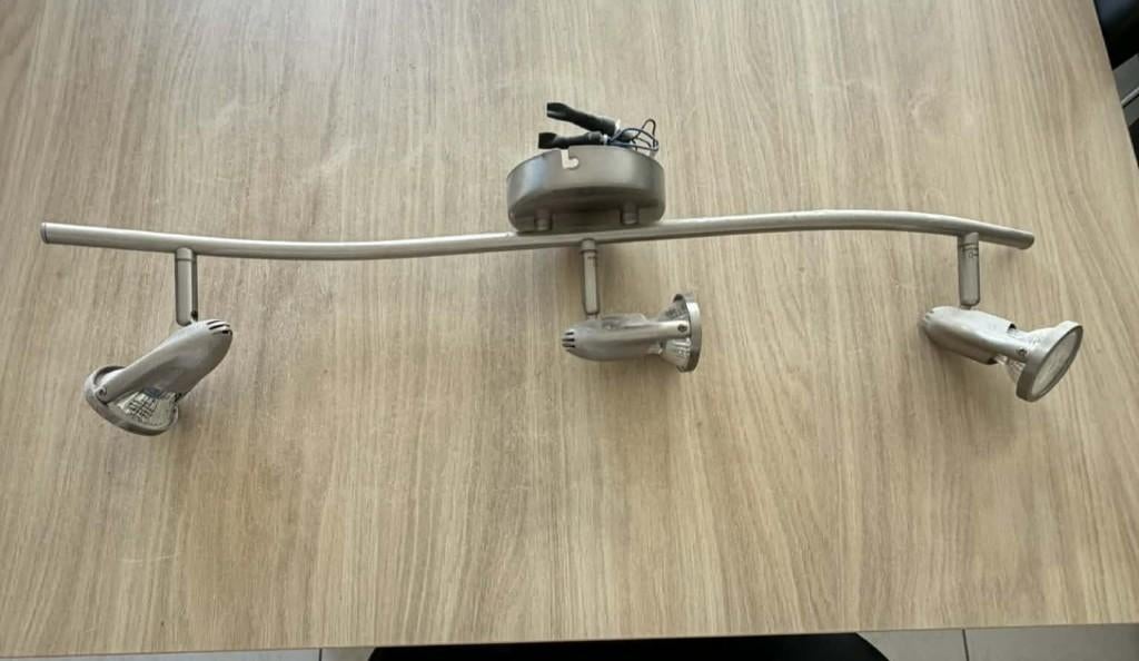 Luminaire 3 spots empoules comprises, Spot encastrable ou Spot mural, Enlèvement, Utilisé, Métal ou Aluminium