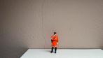 personnage gendarme rijkswachter en résine 1/43 peint, Enlèvement ou Envoi, Utilisé, 1:35 à 1:50, Personnage ou Figurines