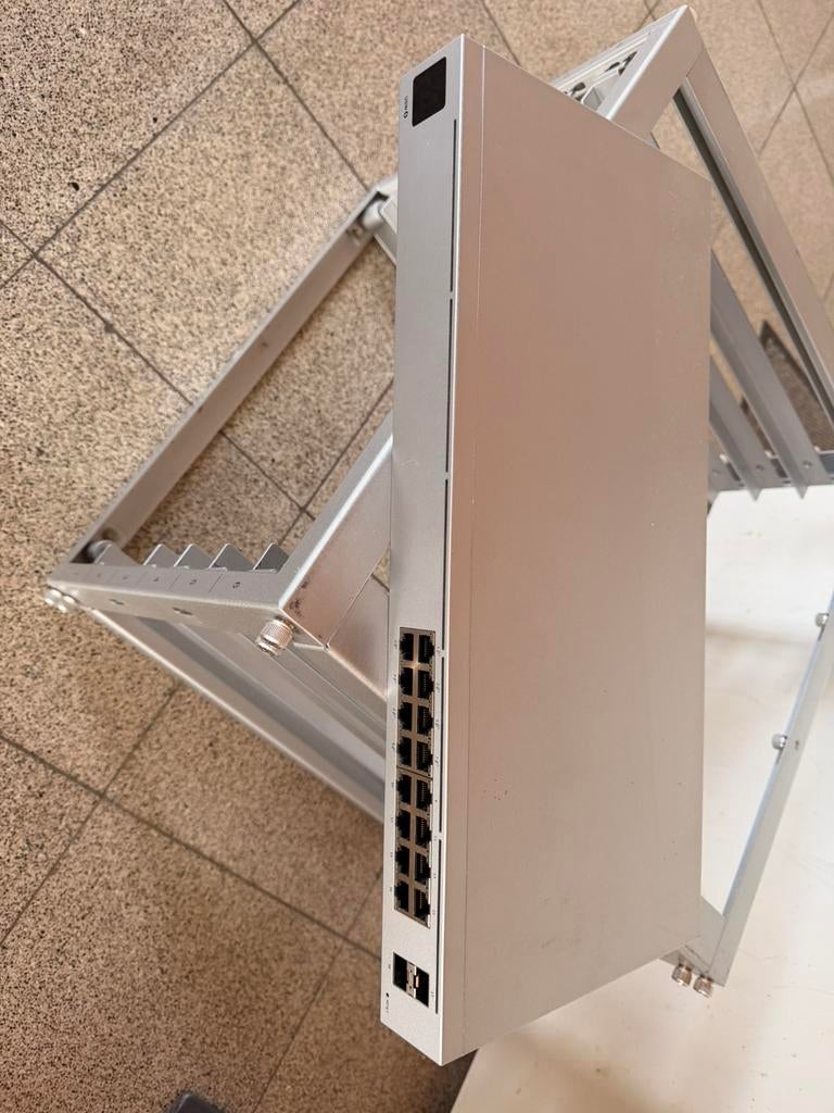 Unifi Standard USW 16 PoE ( 42 watt ), Ophalen of Verzenden, Zo goed als nieuw