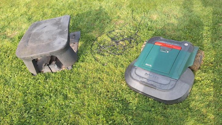 Robotmaaier Robomow RS615u, Tuin en Terras, Robotmaaiers, Gebruikt, Meer dan 25 cm, Met regensensor, Bestuurbaar via app, Ophalen