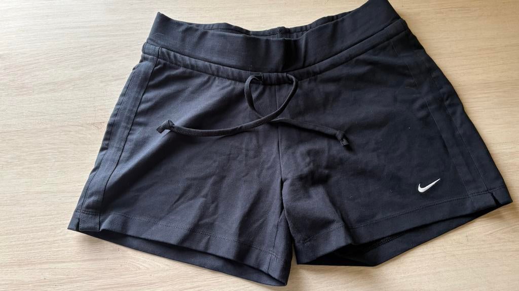 Nike short mt M, Maat 38/40 (M), Zwart, Ophalen of Verzenden, Zo goed als nieuw