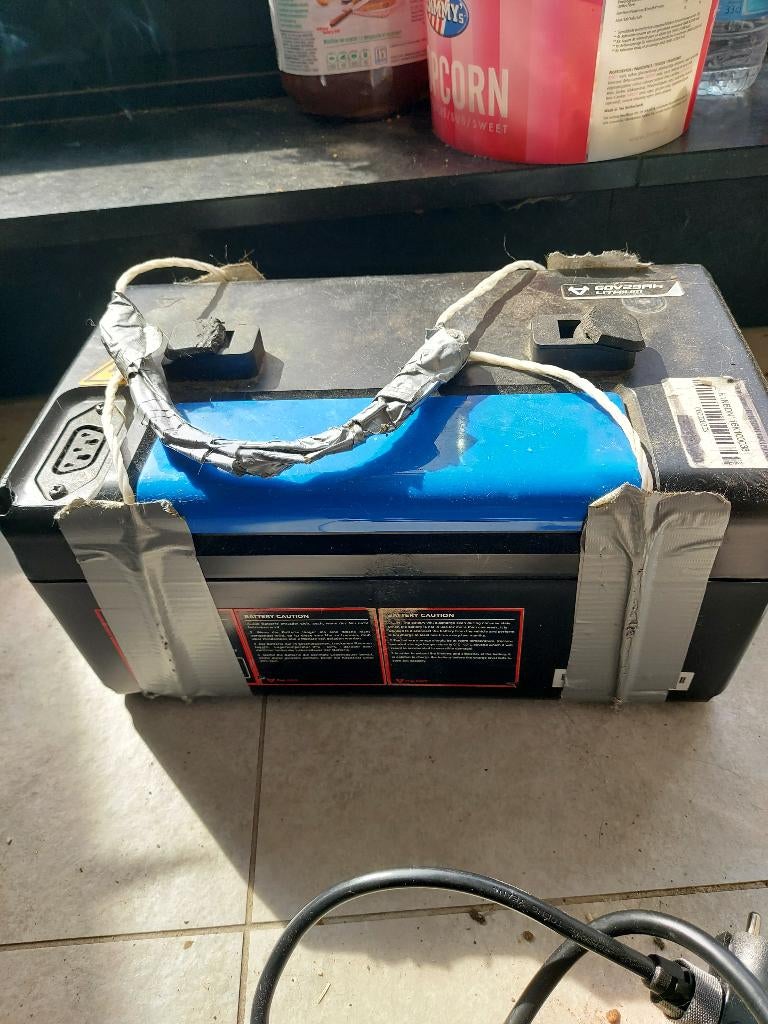 Niu batterij en lader, Fietsen en Brommers, Brommeronderdelen | Algemeen, Ophalen, Zo goed als nieuw, Overige typen, Niu