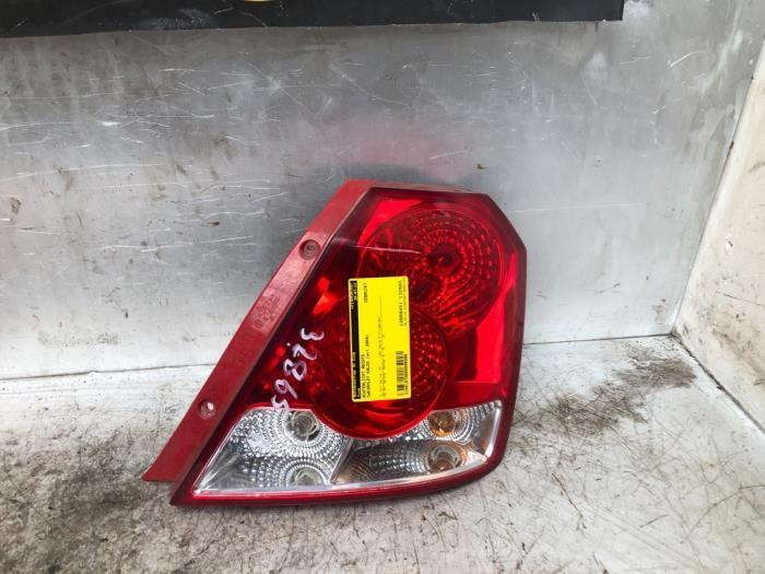 Feu arrière droit d'un Chevrolet Kalos, Autos : Pièces & Accessoires, Éclairage, Chevrolet, Utilisé, 3 mois de garantie, Enlèvement ou Envoi
