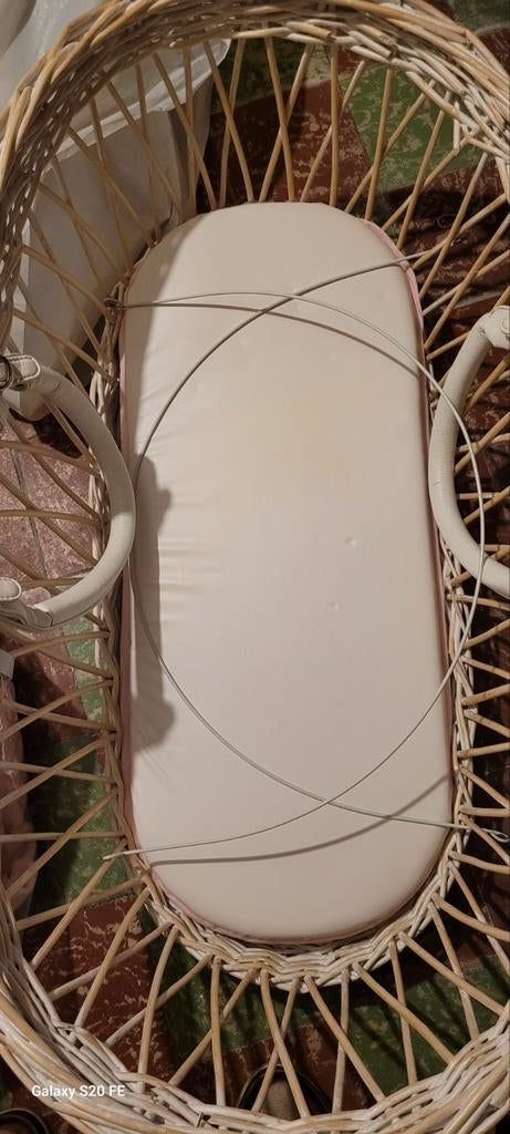 Couffin en osier avec matelas, Enlèvement