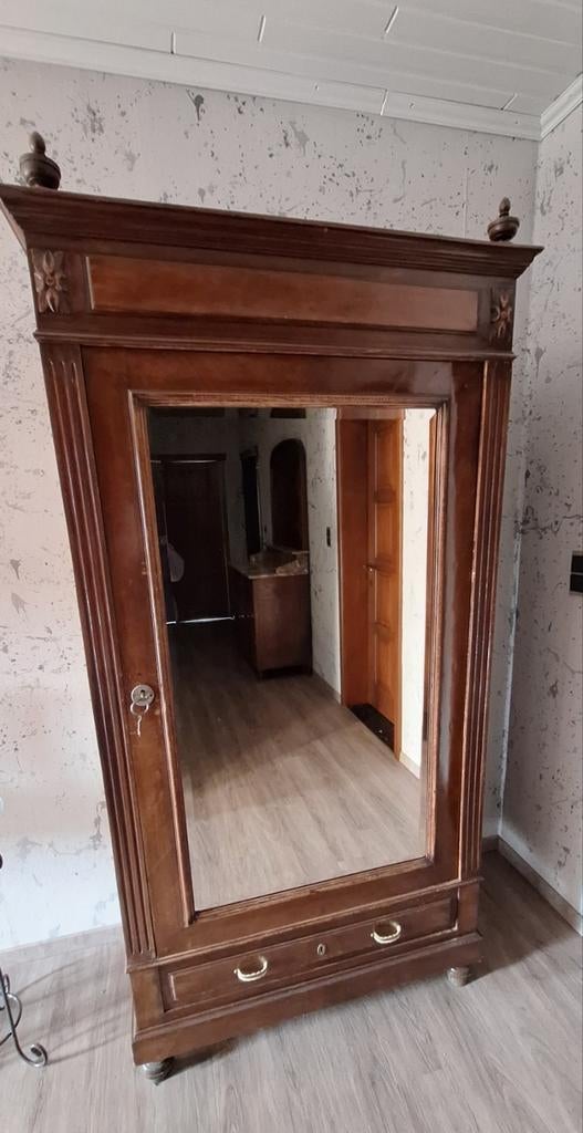 Armoire à linge ancienne en bois foncé avec miroir, Enlèvement