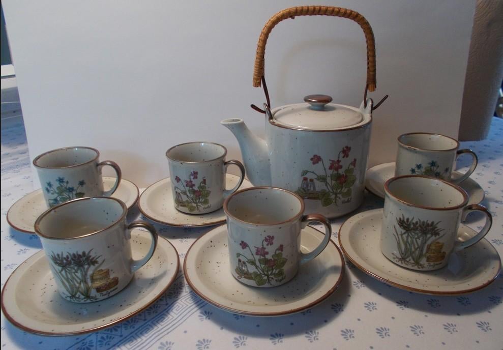 Thee Servies (6Kopjes+schoteltjes+theepotje), Ophalen, Zo goed als nieuw, Keramiek, Compleet servies