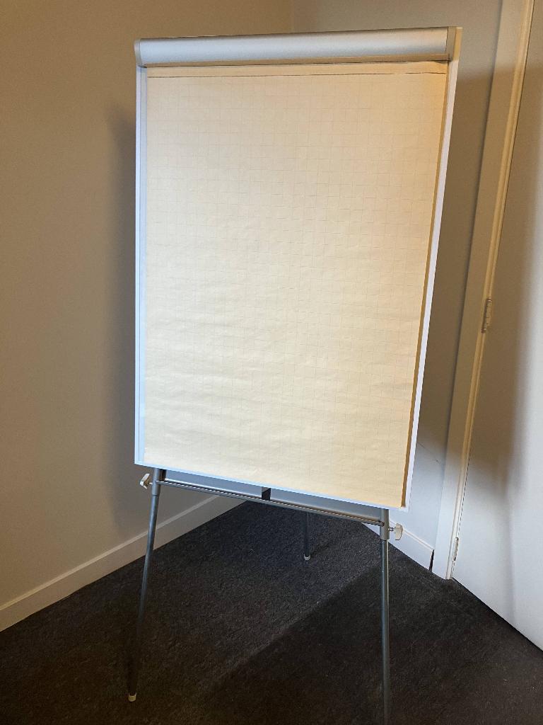 Flipchart van degelijk materiaal, stabiel, Ophalen