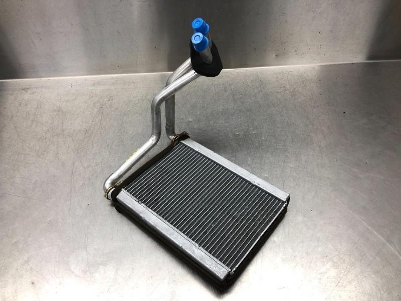 RADIATEUR DE CHAUFFAGE Toyota Yaris (P1) (01-1999/11-2005), Dhr. M. Roggen, Toyota, Stadsweg 37 37
9917 PV  WIRDUM GR., NL, Utilisé