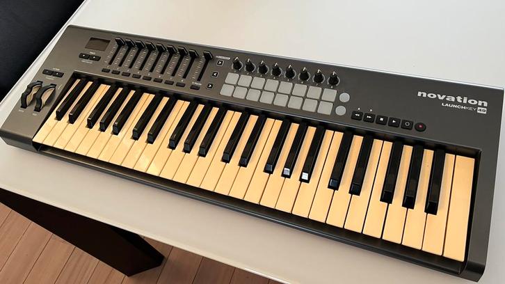 Novation LaunchKey49 MKI MIDI keyboard, Musique & Instruments, Équipement Midi, Utilisé, Enlèvement