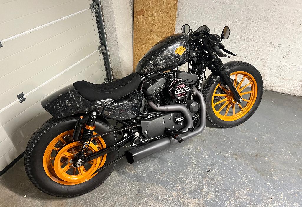 Harley Iron 883 Café Racer Full Carbon Custom Neuve, Motos, Éclairage LED, 2 cylindres, Autre, Manuelle